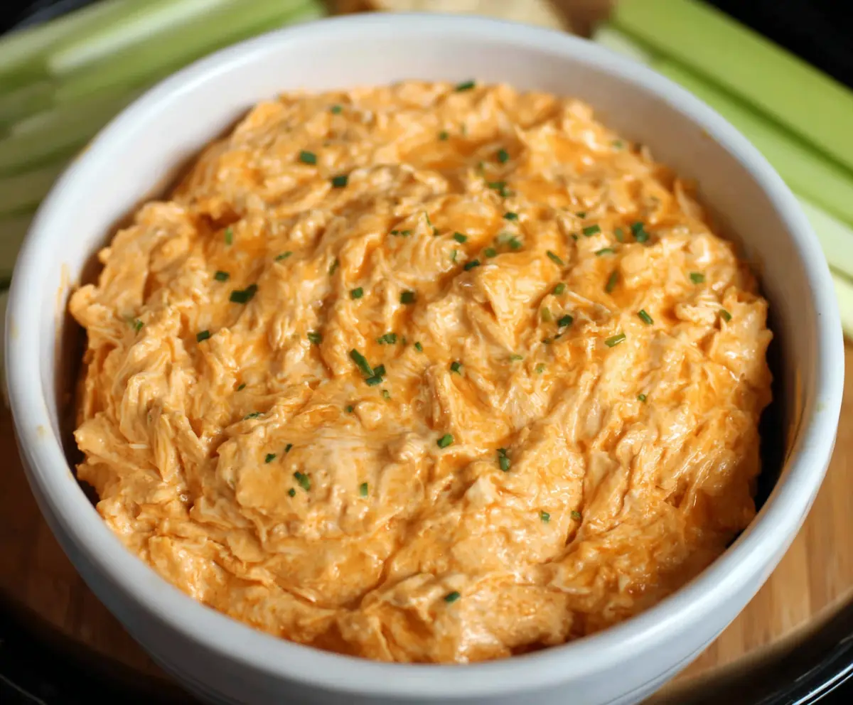 Easy Crock Pot Buffalo Chicken Dip